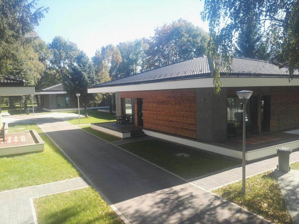 Villas And Apartments Oaza Илиджа Экстерьер фото