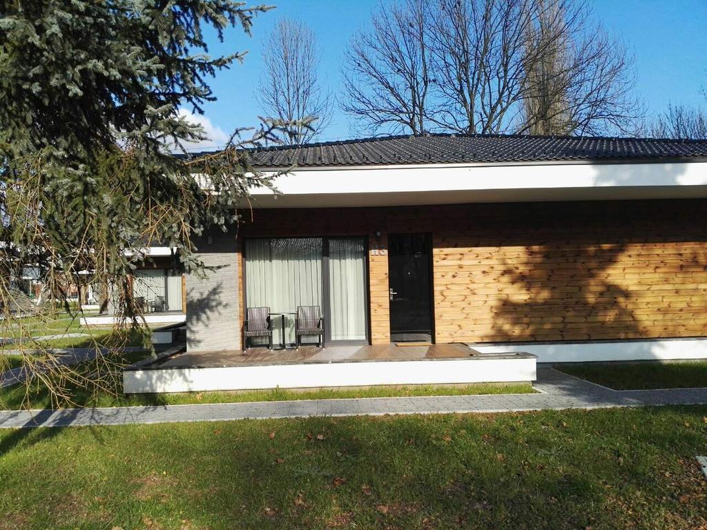 Villas And Apartments Oaza Илиджа Экстерьер фото