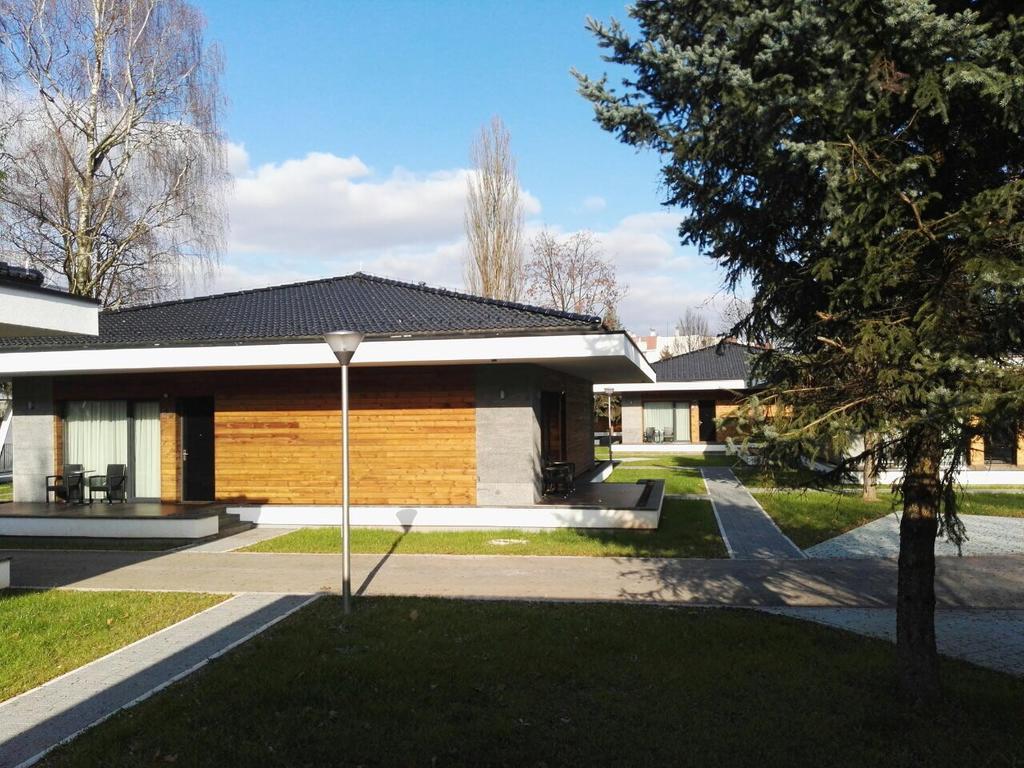 Villas And Apartments Oaza Илиджа Экстерьер фото