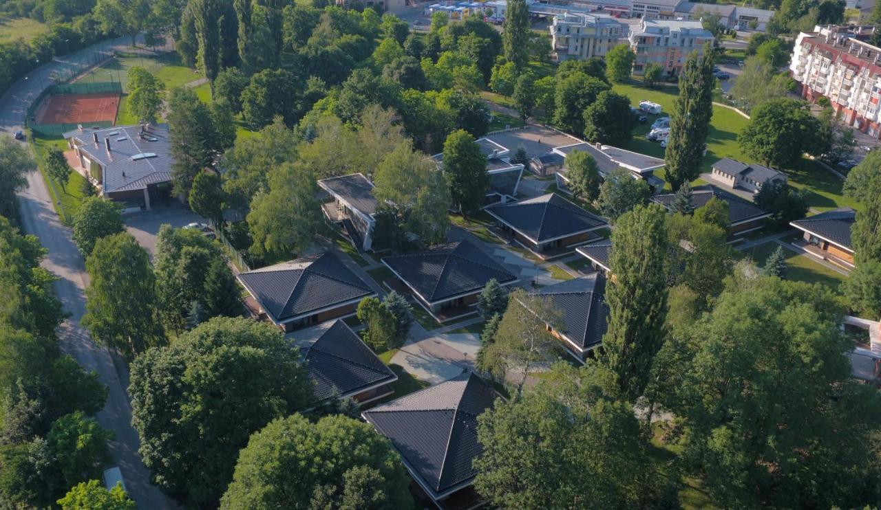 Villas And Apartments Oaza Илиджа Экстерьер фото
