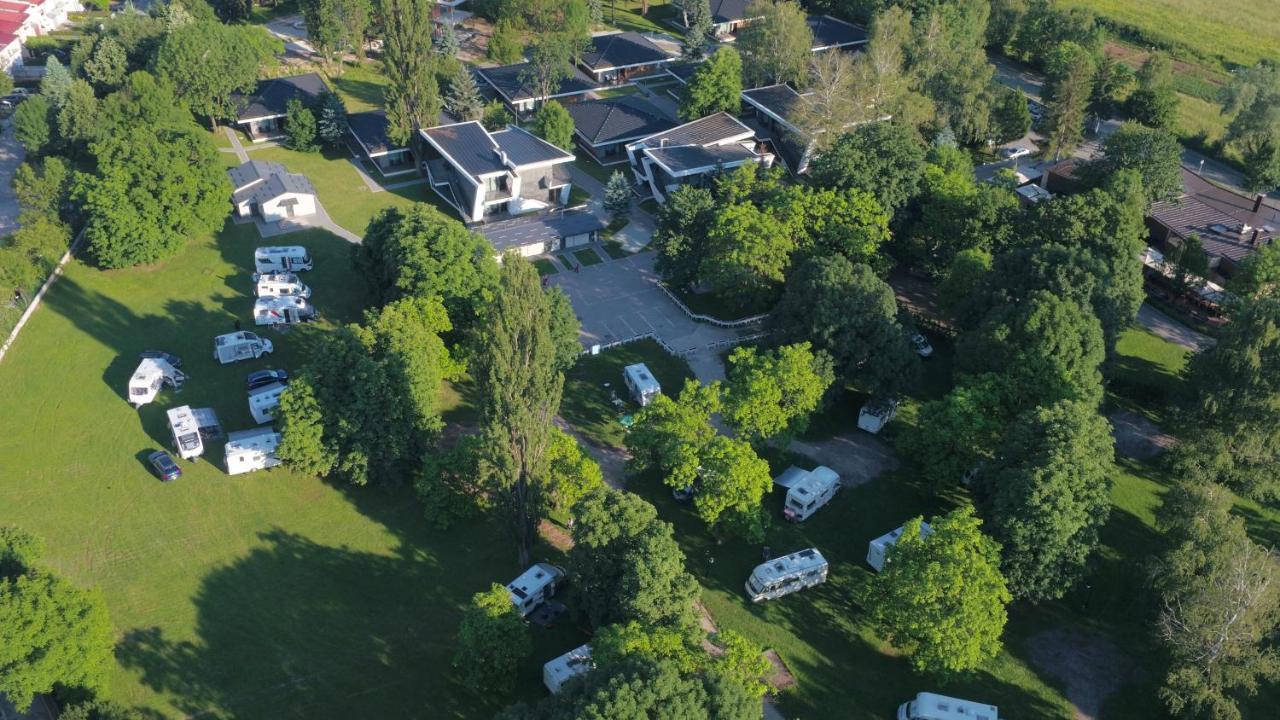 Villas And Apartments Oaza Илиджа Экстерьер фото