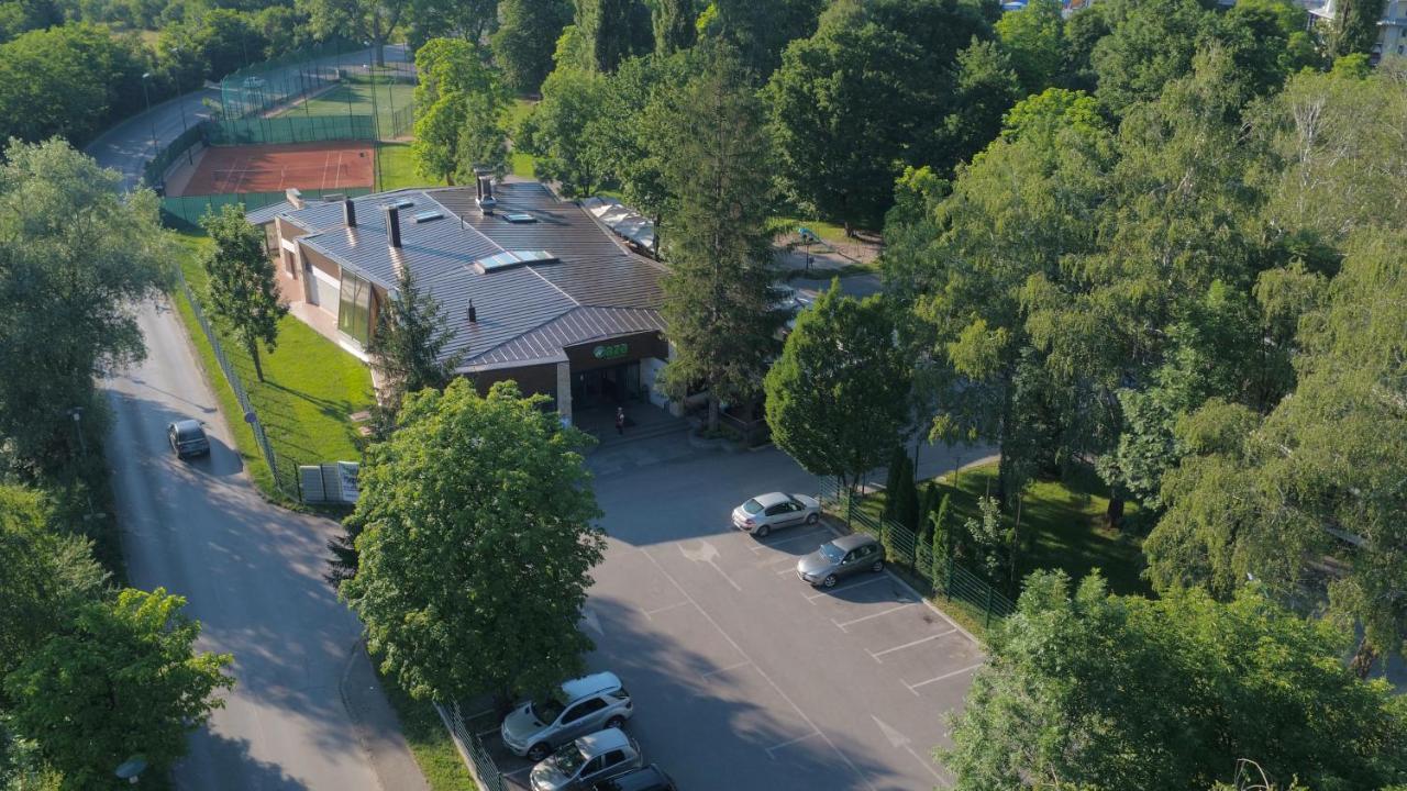 Villas And Apartments Oaza Илиджа Экстерьер фото